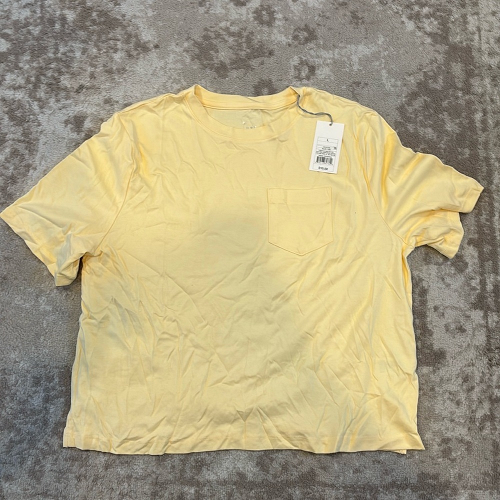 Yellow short sleeve t shirt